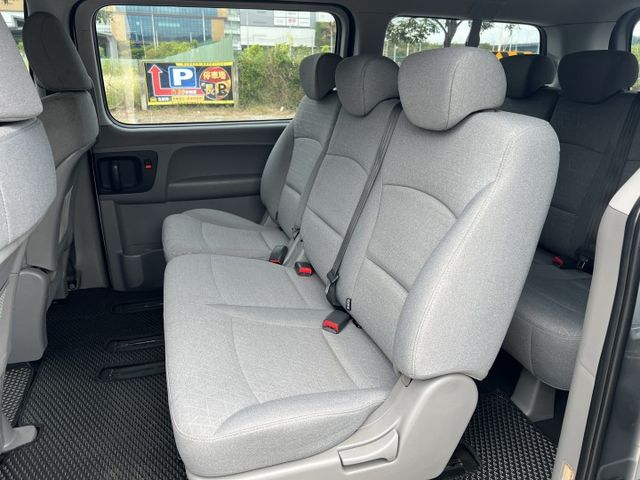 【原版件x認證車】里程保證 6期小改款 8人座大空間 妥善率最好的大車 定速 升級鋁圈 全新安卓機+無線CarPlay  第6張相片