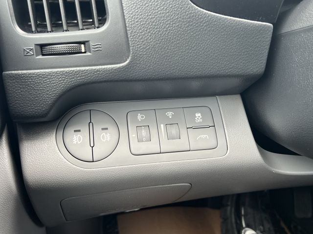 【原版件x認證車】里程保證 6期小改款 8人座大空間 妥善率最好的大車 定速 升級鋁圈 全新安卓機+無線CarPlay  第16張相片