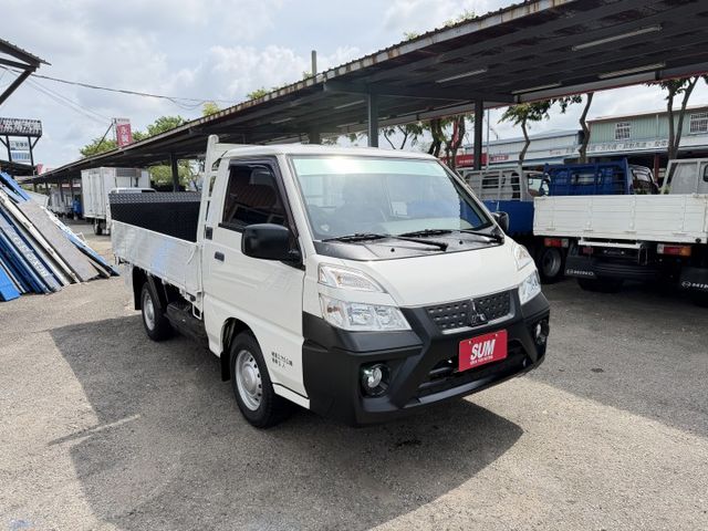 正2022手排框式尾門  車很漂亮 僅跑4萬多公里.  第1張相片