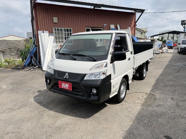 正2022手排框式尾門  車很漂亮 僅跑4萬多公里.  第2張相片