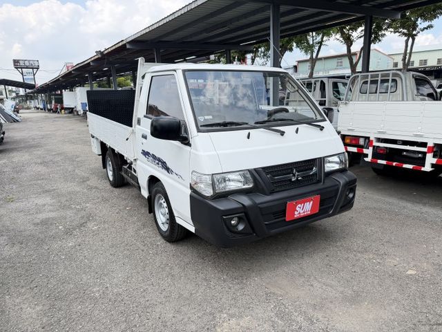 正2017年 有尾門的貨車. 僅跑2萬多公里....  第1張相片