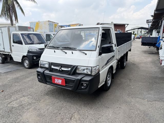 正2017年 有尾門的貨車. 僅跑2萬多公里....  第2張相片