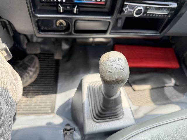 正2017年 有尾門的貨車. 僅跑2萬多公里....  第5張相片
