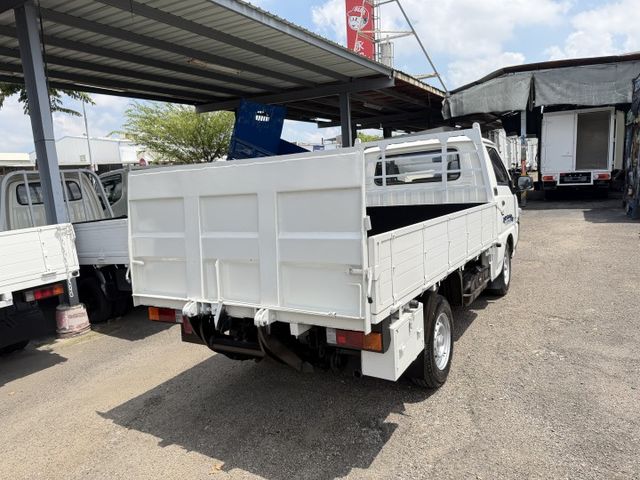 正2017年 有尾門的貨車. 僅跑2萬多公里....  第7張相片