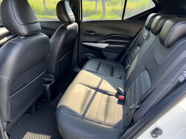 【原版件x認證車】僅跑3.4萬 iKEY摸門 恆溫 360環景 CarPlay 都會小休旅 省油大空間 SUM五大保固  第6張相片