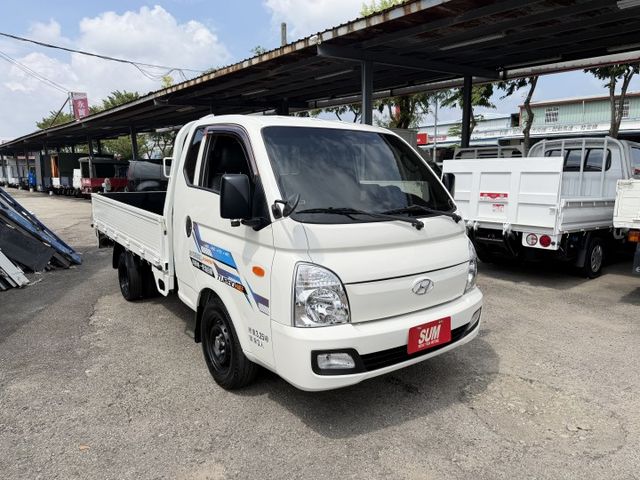 正2020年 大單廂自排貨車室內空間大 載人載貨都方便....僅跑7萬多公里.  第1張相片