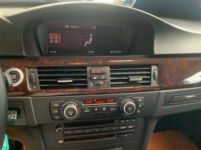 BMW 3 SERIES SEDAN E90  第10張相片