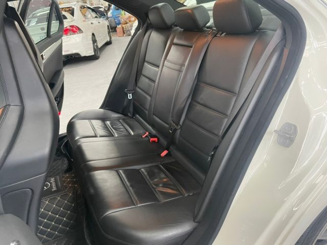 2010 Benz c63 amg 總代理  第13張相片