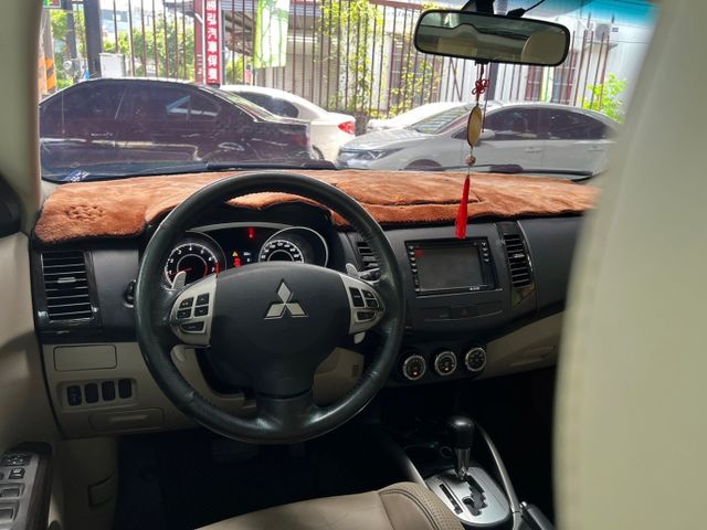 MITSUBISHI OUTLANDER  第9張相片