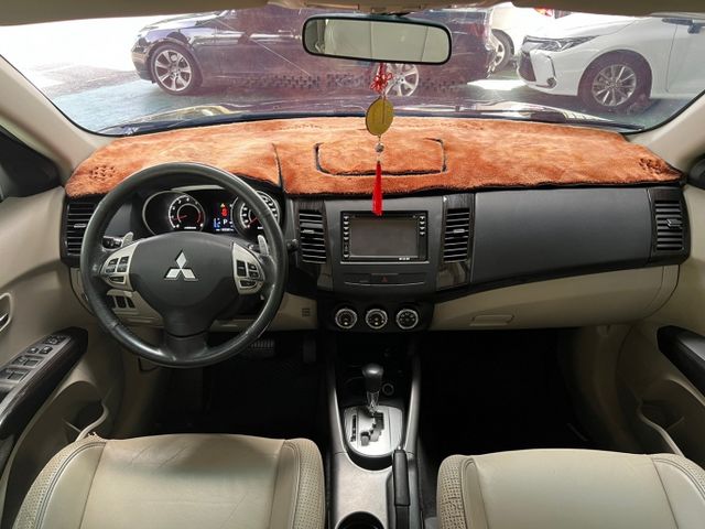 MITSUBISHI OUTLANDER  第10張相片
