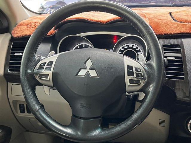 MITSUBISHI OUTLANDER  第11張相片
