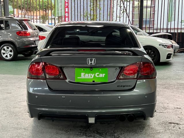 2010 Honda Civic 制服改、鋁圈、雙管尾飾  第5張相片
