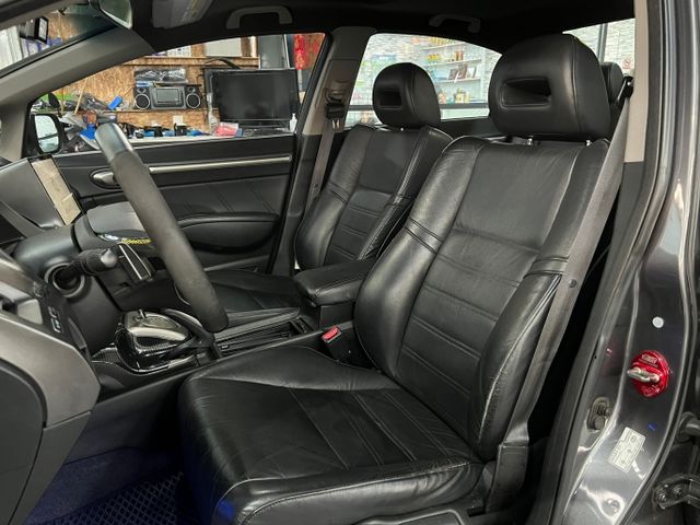2010 Honda Civic 制服改、鋁圈、雙管尾飾  第8張相片