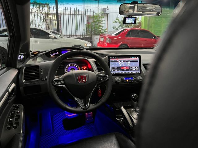 2010 Honda Civic 制服改、鋁圈、雙管尾飾  第9張相片