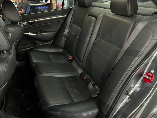 2010 Honda Civic 制服改、鋁圈、雙管尾飾  第12張相片