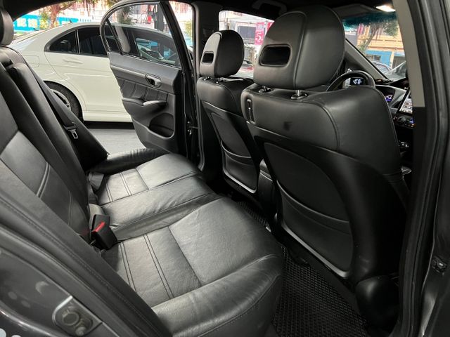 2010 Honda Civic 制服改、鋁圈、雙管尾飾  第13張相片