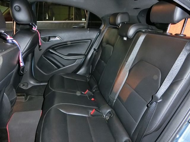實車實價 免訂金 可全額貸 13 賓士 A180 HID 換檔快撥 定速巡航  第8張相片