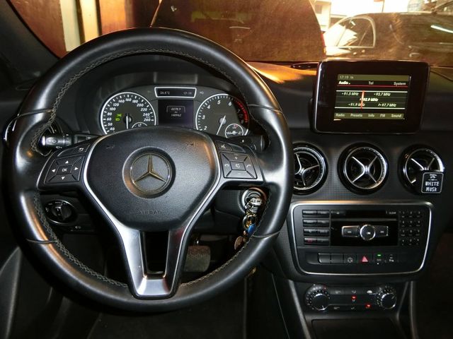 實車實價 免訂金 可全額貸 13 賓士 A180 HID 換檔快撥 定速巡航  第11張相片