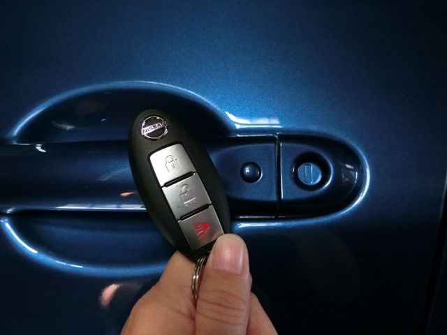 實車實價 免訂金 可全額貸 全額貸特價中 旗艦版 13 日產 Tiida 液晶螢幕 i-Key 免鑰摸門  第7張相片