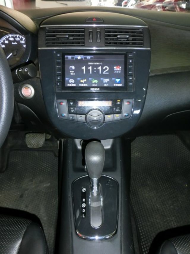 實車實價 免訂金 可全額貸 全額貸特價中 旗艦版 13 日產 Tiida 液晶螢幕 i-Key 免鑰摸門  第11張相片