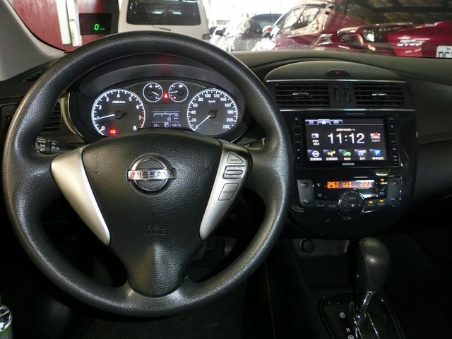 實車實價 免訂金 可全額貸 全額貸特價中 旗艦版 13 日產 Tiida 液晶螢幕 i-Key 免鑰摸門  第12張相片