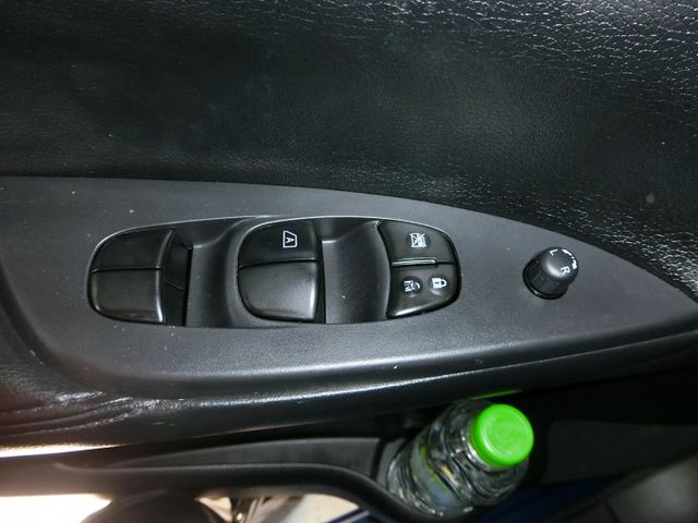 實車實價 免訂金 可全額貸 全額貸特價中 旗艦版 13 日產 Tiida 液晶螢幕 i-Key 免鑰摸門  第16張相片