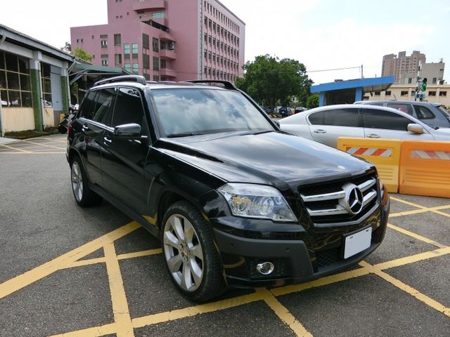實車實價 免訂金 可全額貸 11 Benz GLK300 4Matic 里程保證  第2張相片