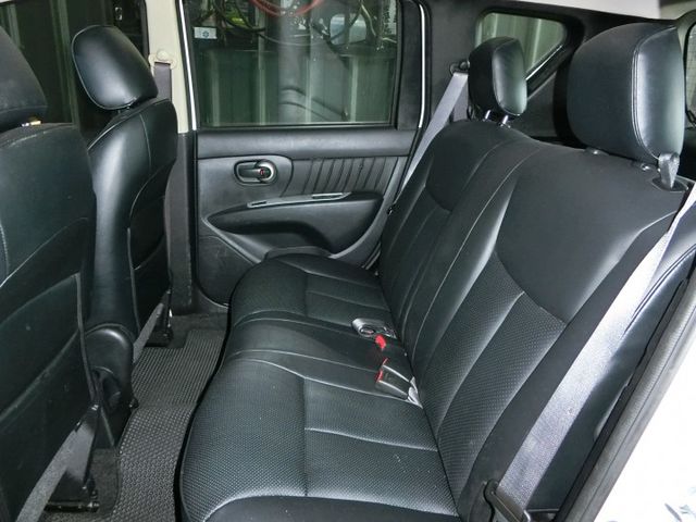實車實價 免訂金 免頭款 可全額貸 18 日產Livina 行家皮椅版 里程保證  第8張相片