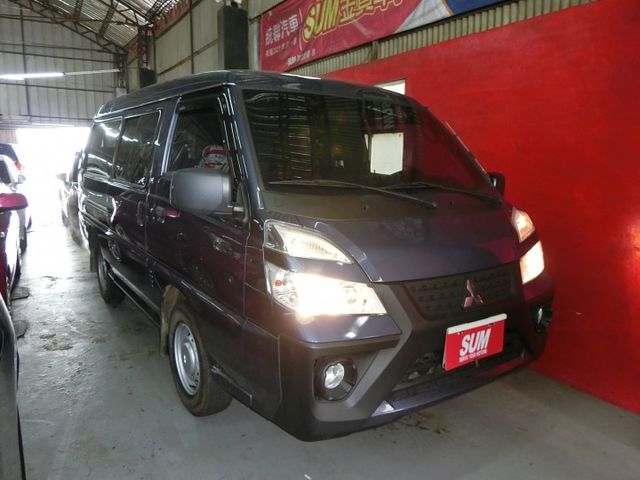 實車實價 免訂金 可全額貸 22 三菱 得利卡 自排8人座 盲點偵測 循跡 定速  第2張相片