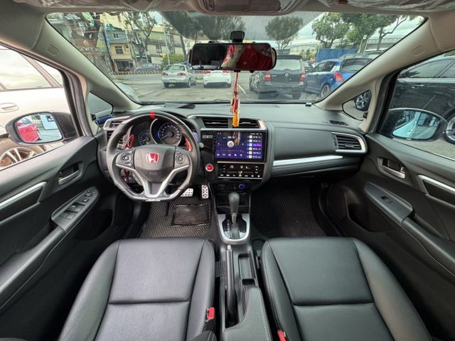 實車實價 免訂金 可全額貸 18 本田 Fit S版 盲點偵測 i-Key 快撥換檔 循跡防滑  第8張相片