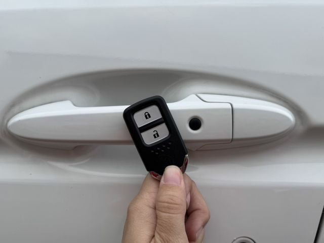 實車實價 免訂金 可全額貸 18 本田 Fit S版 盲點偵測 i-Key 快撥換檔 循跡防滑  第15張相片