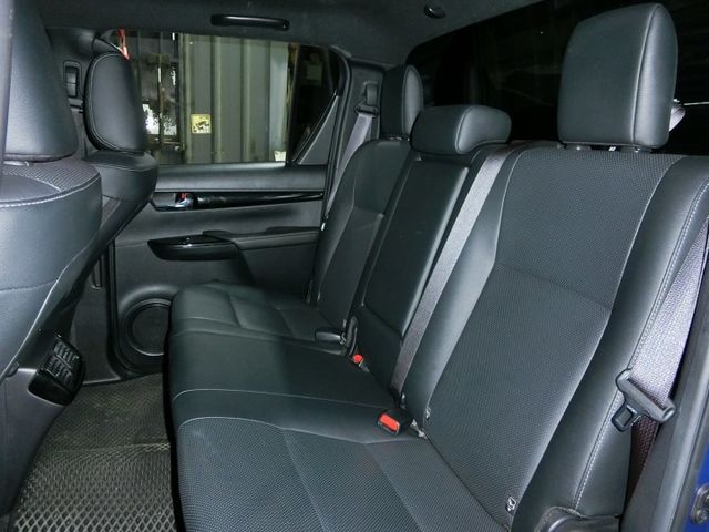 實車實價 免訂金 可全額貸 20 Toyota 海力士 4WD 柴油 環景 免鑰 ACC主動式定速 車道偏移 疲勞警示  第6張相片