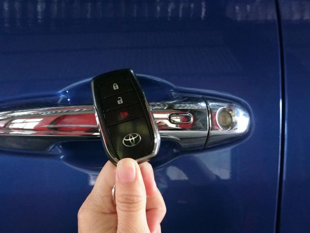實車實價 免訂金 可全額貸 20 Toyota 海力士 4WD 柴油 環景 免鑰 ACC主動式定速 車道偏移 疲勞警示  第15張相片
