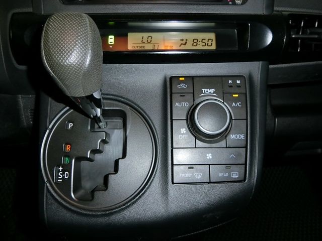實車實價 免訂金 可全額貸 11 Toyota Wish J版 恆溫空調 液晶螢幕 衛星導航  第13張相片