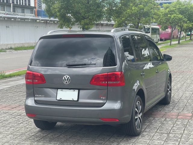 中控螢幕 倒車顯影 7人座  第9張相片