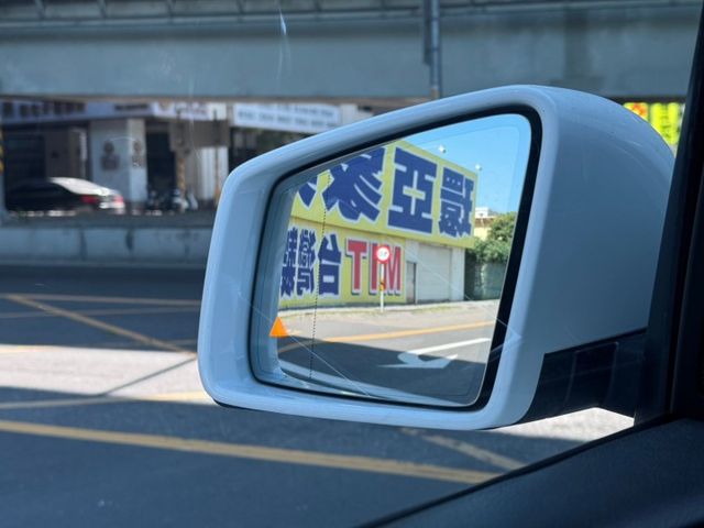 GLS350d  一手車 二三排電動收折 360環景 盲點偵測 吸門 摸門  第14張相片
