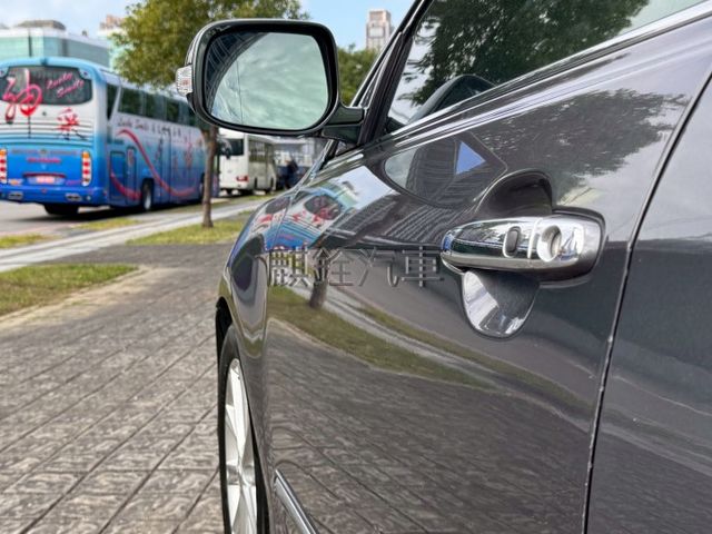 摸門解鎖 抬頭顥示器 定速巡航 安卓機 carplay 米色內裝  電動天窗  第10張相片