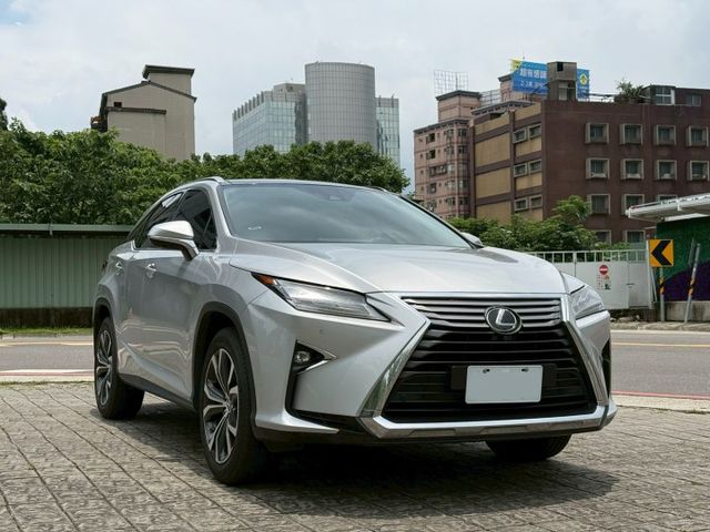 一手車 旗艦版 定速 全景天窗 盲點 電動椅 電尾門  第3張相片