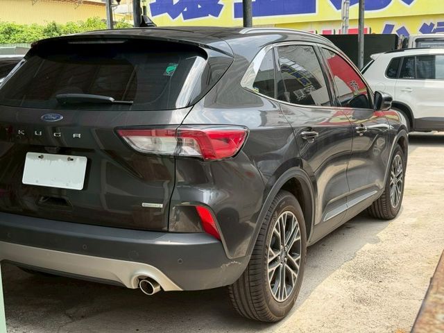 一手車/全景天窗/盲點偵測/ACC跟車/腳踢尾門  第3張相片