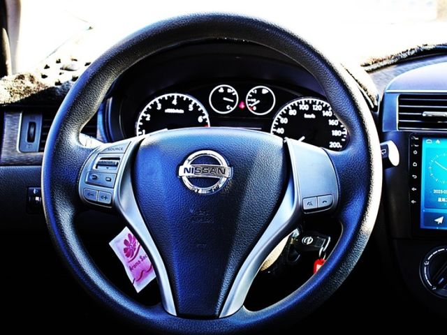 Nissan Tiida  第10張相片