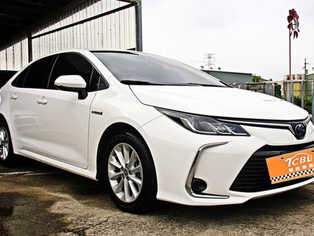 油電版HYBRID  好開省油沒毛病 安卓大螢幕 實跑四萬  第3張相片