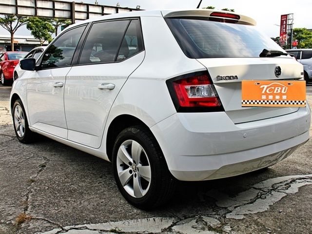 時尚小車1.2渦輪好開有力 省税金一年8仟 一手女用少跑如新 便宜出售 I-Key 影音系統 鋁圈   內外氣氛超美 全車檢查整備完成無漏油待修???? 全額貸款低利分期輕鬆入主 SAVE認證美車 車況超優  歡迎來店賞車試乘  第20張相片