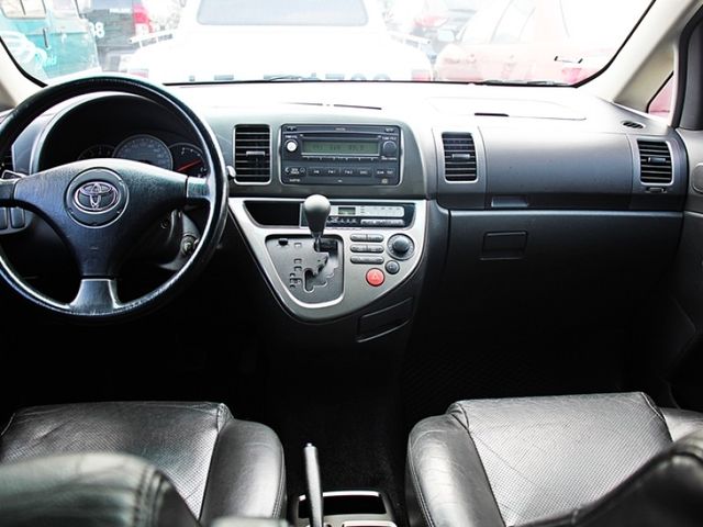 Toyota Wish  第9張相片