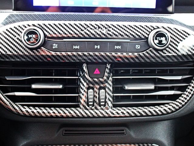 超帥絕版美車 美女闆娘一手車原廠保養無煙車 Boss音響 電動椅 自動輔助駕駛 車道徧移 I-Key 互聯網影音系統 盲點偵測 抬頭顯示器 防滑系統 霧燈 鋁圈  前後雷達內外氣氛超美 全車檢查整備完成無漏油待修???? 全額貸款低利分期輕鬆入主 SAVE認證美車 車況超優  歡迎來店賞車試乘  第18張相片