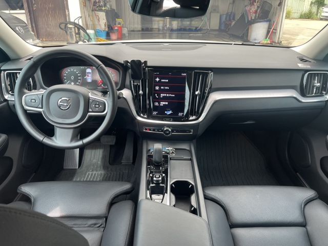 2022 VOLVO V60 B4 Momentum  第8張相片