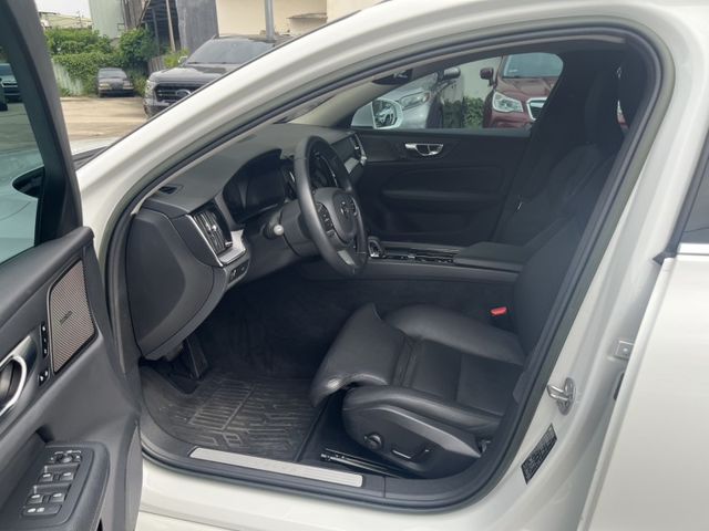2022 VOLVO V60 B4 Momentum  第10張相片