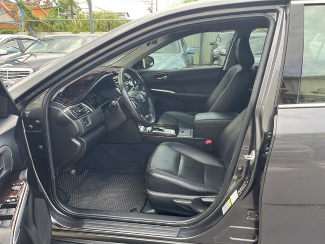 2016 TOYOTA CAMRY 僅跑9萬  第10張相片