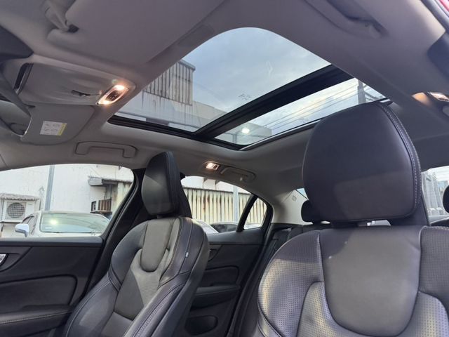 Volvo S60  第12張相片