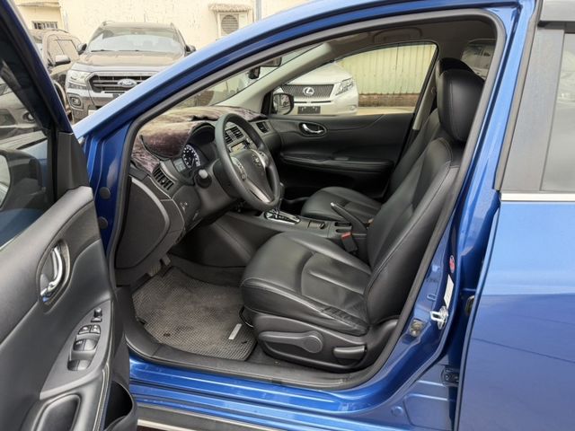 Nissan Tiida  第2張相片