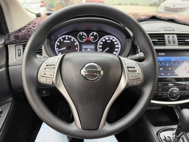 Nissan Tiida  第10張相片